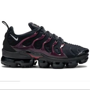 Air VaporMax Plus ‘Black and Noble Red’